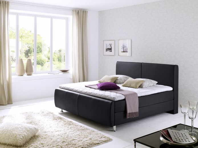 Pat tapitat cu piele ecologica Amadeo Boxspring Negru, Cusatura neagra