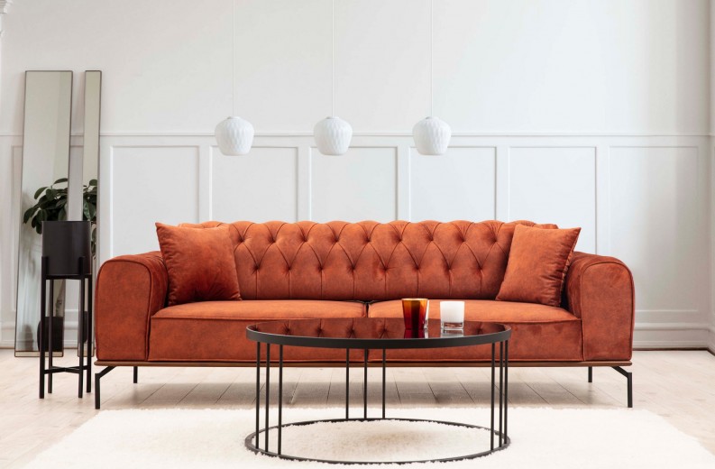 Canapea Siesta Capitone Caramiziu Functie Sleep, cu Spuma Poliuretanica, 3 Locuri, Suprafata de Dormit 210x78 cm, tapitata cu Stofa Easy Clean, Spatar Reversibil, Perne Incluse, l230xA78xH92 cm