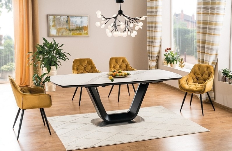 Set masa extensibila din ceramica, MDF si metal Aran Alb / Negru + 4 scaune tapitate cu stofa Clyde Velvet Mustariu / Negru, L160-220xl90xH76 cm