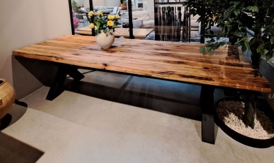 Masa din lemn de stejar salbatic, cu picioare metalice, Artemis Rustic Irregular Stejar Bassano