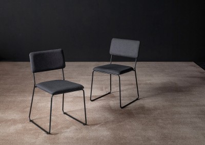 Scaun tapitat cu stofa si picioare metalice, Siviglia Velvet Cipria / Negru, l50xA54xH80 cm