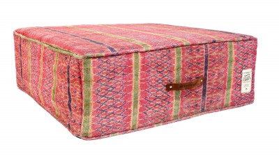 Taburet tapitat cu stofa Lakai Red, l90xA90xH33 cm